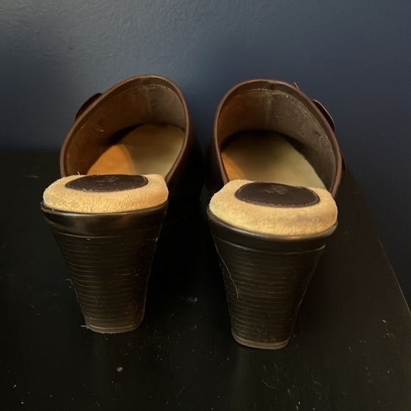 NIB Bass Heels - Brown 8.5 - Picture 4 of 6